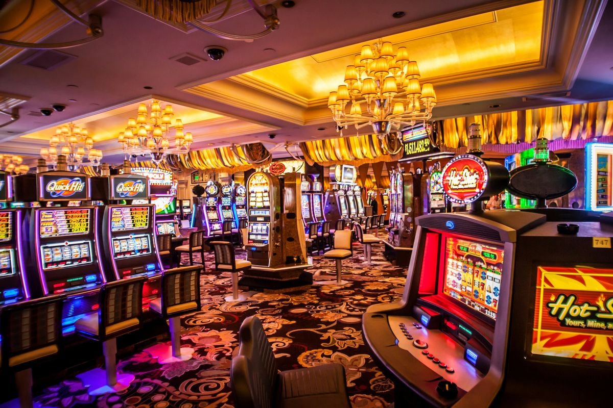Live Blackjack and sports entertainment sections shown for Bangladesh adults